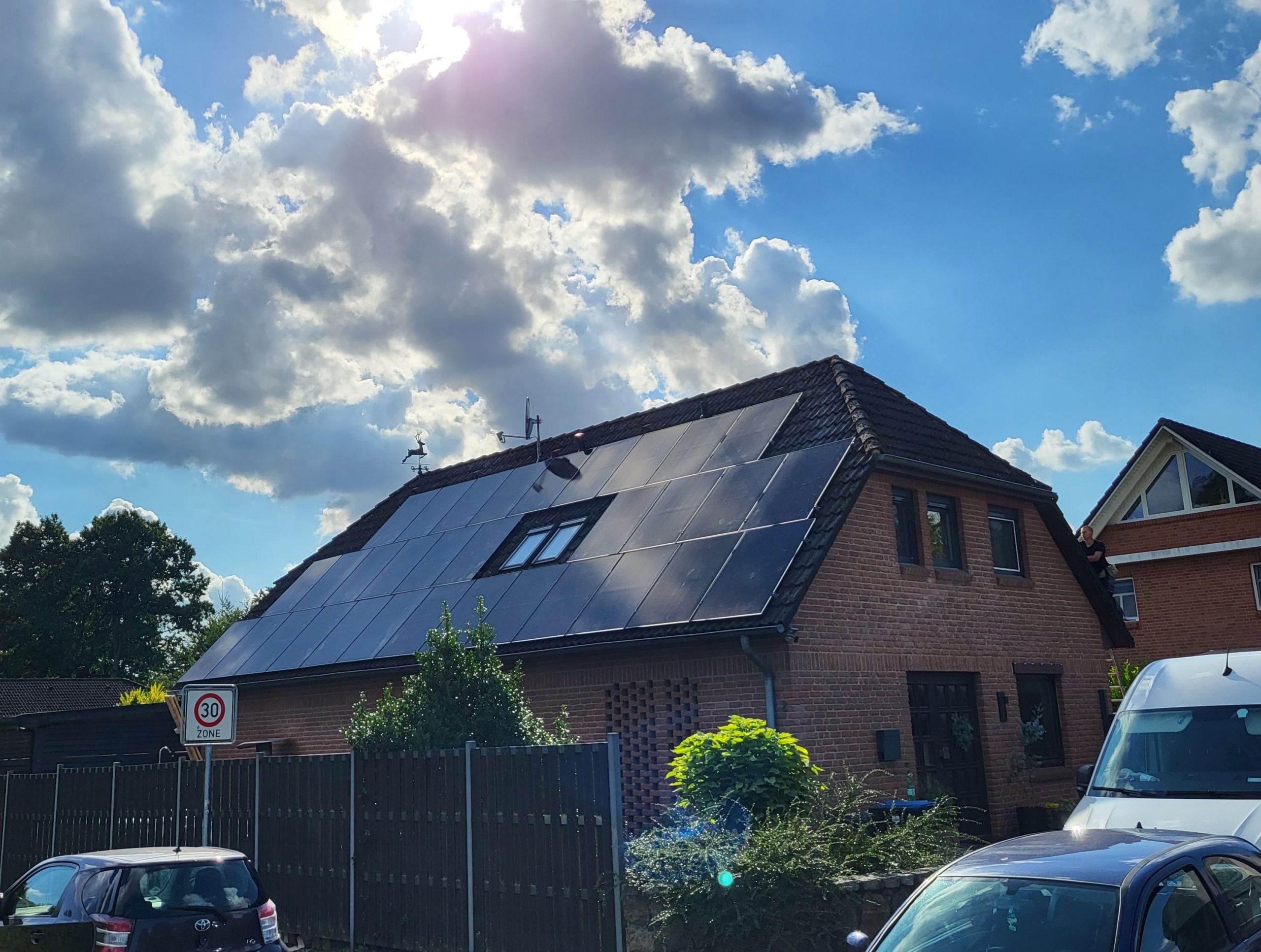 Ostseite einer 30 kWp Anlage. Dieses Projekt hat richtig Spaß gemacht.
