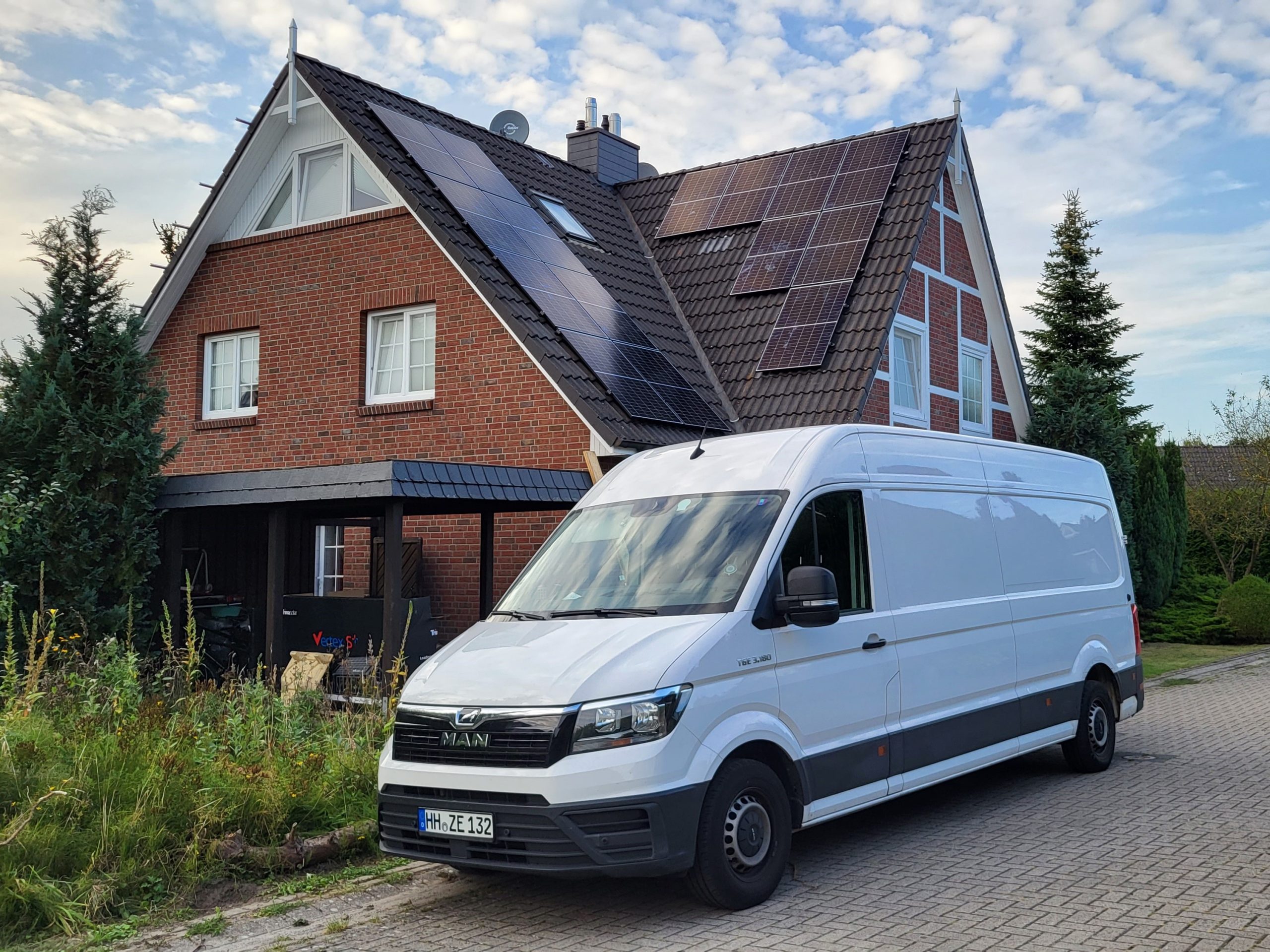Photovoltaikanlage auf Süddach in Kirchwerder – installiert von Grom Solar aus Kaltenkirchen